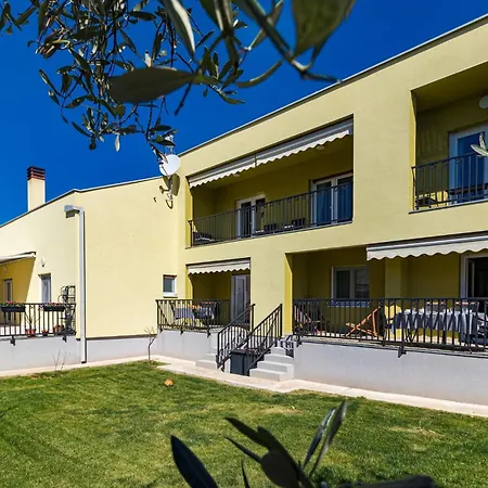 Apartments Rosemary Medulin Exterior photo